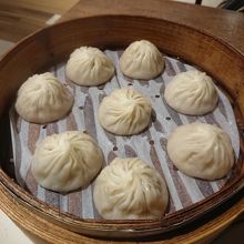 透けるように薄い皮の小龍包♪