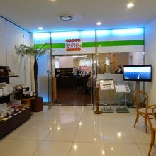 入り口。あっさり。