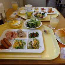 食事。バイキング。