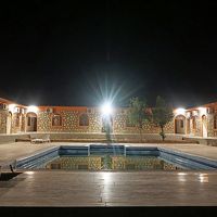 宿泊棟の中央にはプール。