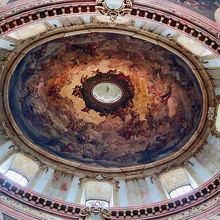 天井フレスコ画「聖母マリアの被昇天」