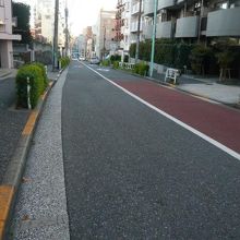 榎坂の頂上付近です。緩やかな傾斜ですが、坂の長さは長いです。