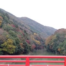 赤い橋と愛知川
