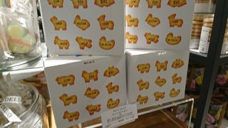 バラマキ用にギンビス社とのコラボ菓子