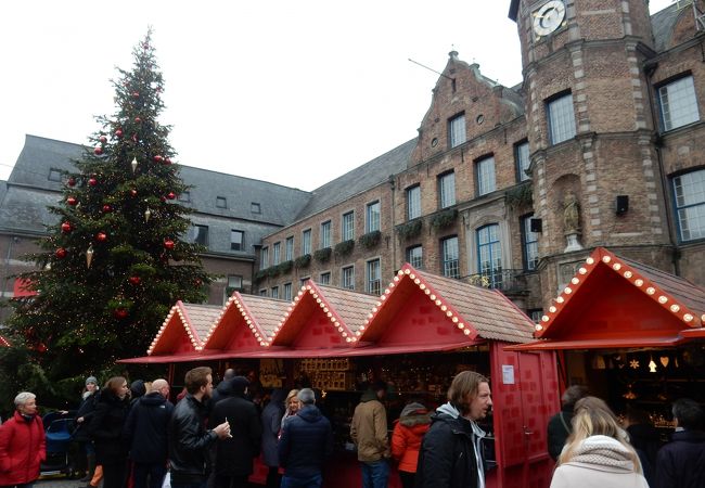 市役所前の広場