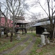 新海三社神社の中の寺院部分が分かれてここに。