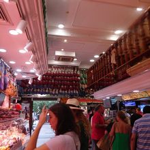 店内奥から入り口を見たところ