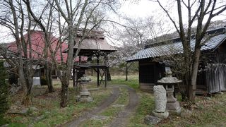 新海三社神社の中の寺院部分が分かれてここに。