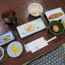 朝食　ご飯は炊飯器から食べ放題