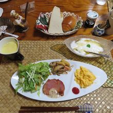 朝食は和食と洋食が毎日交代で。