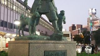 岡山を象徴する銅像