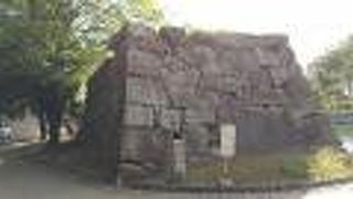 石垣が残っています