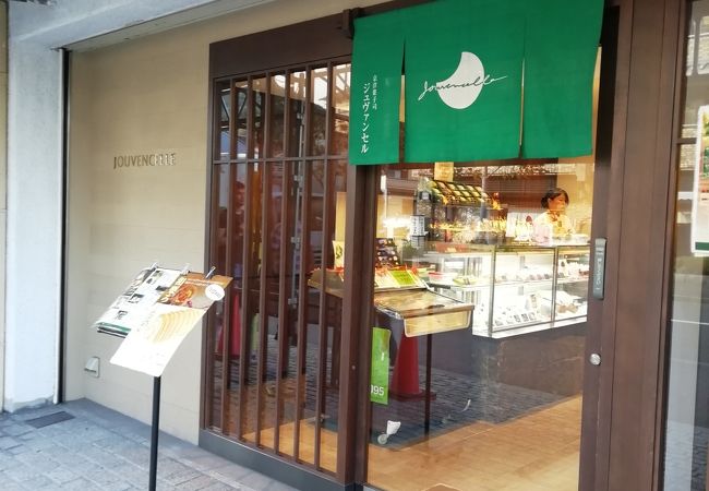 最初に出てきます