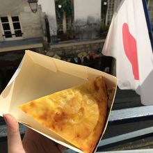 とても大きくてずっしりしてるのに重くないです