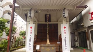 こじんまりした神社