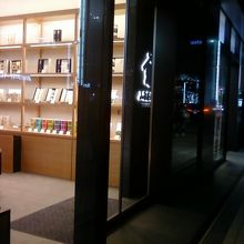 お店のすぐそばです。