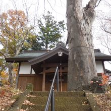 東町の歌舞伎舞台のある祢津日吉神社・拝殿