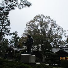 御慈愛の御神像