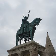教会側から見上げると顔が見えます