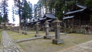 上杉謙信の墓もあります