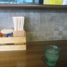 カウンター席もあり、一人でも気兼ねなく利用できます