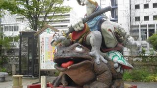 縄手通りのカエル