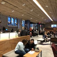 ロビー　結構人が多い時間帯　家族づれ多い