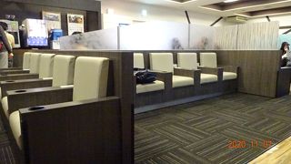 クレジットカードで気軽に利用できるラウンジです。