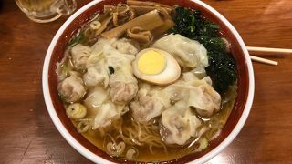 いつも並んでいるワンタンメン屋