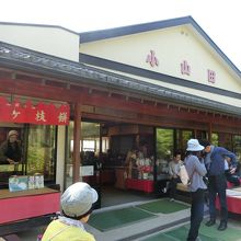 茶店に入り梅が枝餅を頂きました。