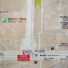 明治神宮外苑の青山通りからのいちょう並木は、とても有名です。