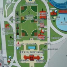神宮外苑の施設の案内図です。広い敷地内に多数の施設があります