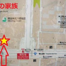 北の家族の青山店の場所です。伊藤忠商事の本社ビルの東側です。