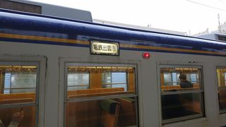 木のぬくもりが感じられる車内