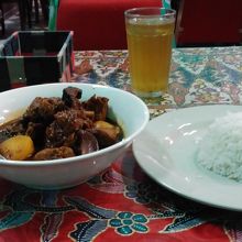 鶏肉の煮込み？も美味。