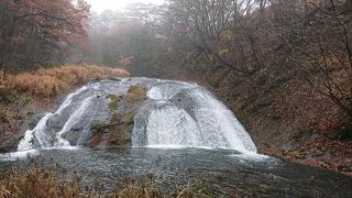 花巻温泉の釜淵の滝