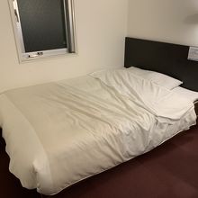ベッドは大きめです。