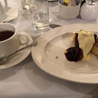 オレンジとアーモンドのケーキと紅茶