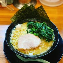 ラーメンにほうれん草をトッピング