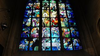 ステンドガラスは必見