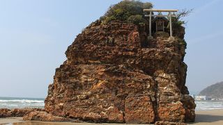 大きな岩がシンボル