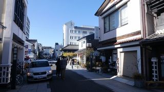 なまこ壁の土蔵造りの町