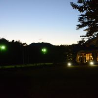 遠くに男体山が見える