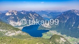 上から眺めるハルシュタット湖がとてもきれいです。