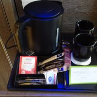 湯沸かし器。コーヒーはインスタントでした