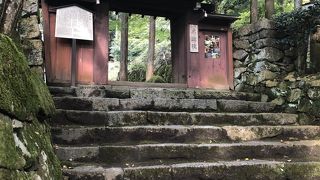 静けさの中で三尊とご対面