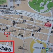 赤坂の一ツ木通りは、外堀通りの南側に並行している通りです。