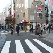 赤坂に集う多くの人達。活気の源泉は、利用客の熱き想いです。