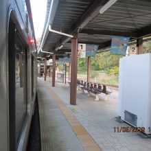 仙山線は単線で、ホームは2つです