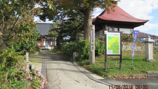 100ｍくらい南が最上川で、船道安全の祈願所だったそうです